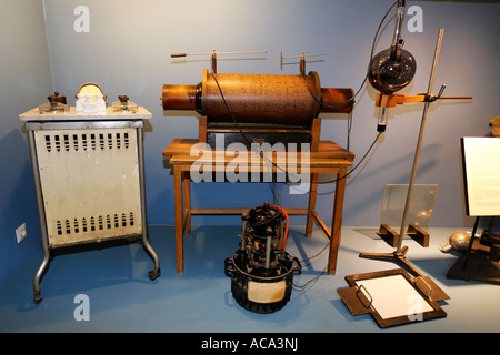 Appareils à rayons x historique, exposition au Musée Allemand Roentgen, Remscheid-Lennep, Allemagne Banque D'Images