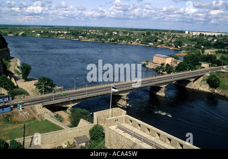 Vue depuis la forteresse de Narva, Estonie, à Ivangorod, Russie, Banque D'Images