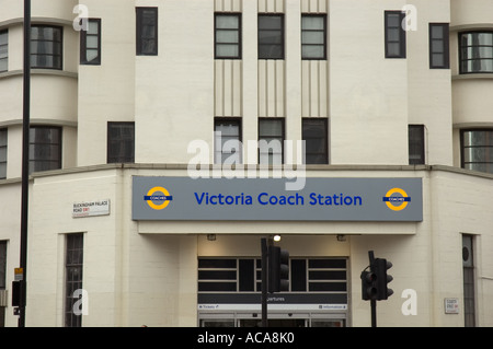 La gare routière de Victoria dans la région de Buckingham Palace Road Westminster London UK Banque D'Images