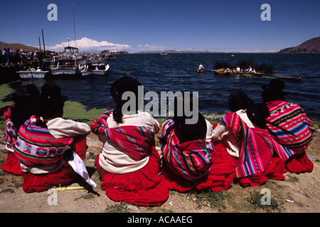 Les femmes en costume traditionnel quechua - Puno, PÉROU Banque D'Images