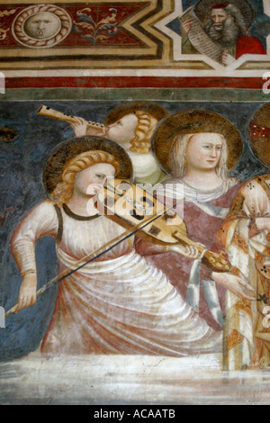 Détail de la spectaculaire 14e siècle peintures murales dans la chapelle de Saint Nicolas de Tolentino, le Marches Italie. Banque D'Images