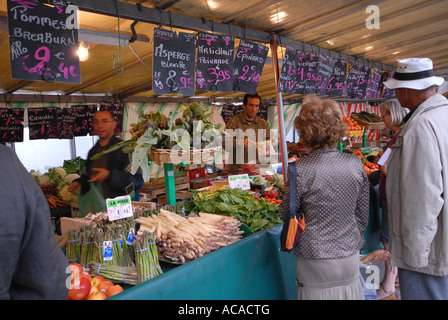 Marché du dimanche à Paris sur le Boulevard Richard Lenoir près de Bastille Banque D'Images