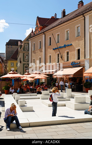 'Ort der Begegnung" lieu de la réunion de Dani Karavan sur Neupfarrplatz, Regensburg, Allemagne Banque D'Images