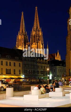 'Ort der Begegnung" lieu de la réunion de Dani Karavan sur Neupfarrplatz, cathédrale, Regensburg, Haut-Palatinat, en Bavière, Germ Banque D'Images