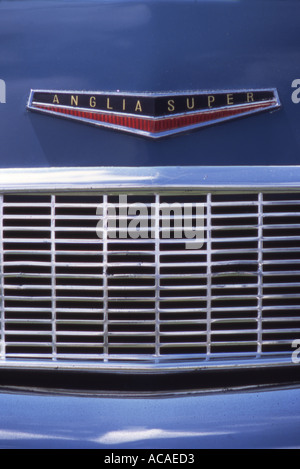 Ford Anglia 105E grille de radiateur Banque D'Images