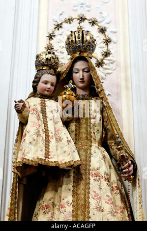 Marie avec l'enfant Jésus dans l'église Holy Trinity, Munich, Bavière, Allemagne Banque D'Images