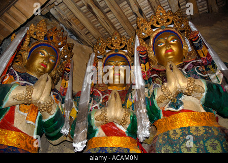 Le bouddhisme tibétain trois grands chiffres de Bodhisattvas Arhats dans le temple de Drak Yerpa Tibet Chine Banque D'Images