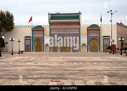 Portal de palais du roi (Palais Royal, Dar el-Makhzen), de la Place des Alaouites, Fès Djedid, Fes, Maroc, Afrique Banque D'Images