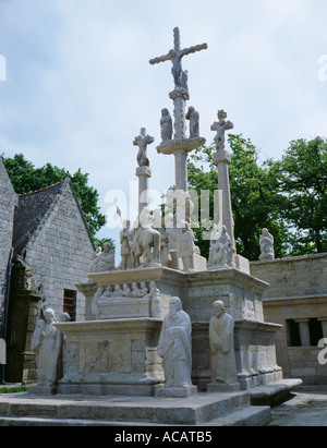 XVIe siècle le Calvaire sculpté (Calvaire) dans l'enceinte paroissiale de Guéhenno, Morbihan, Bretagne (Bretagne), France. Banque D'Images