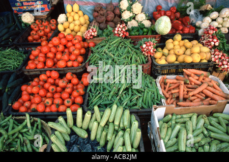 Décrochage du marché de légumes, Ville Nouvelle (Nouvelle ville), Fès, Maroc Banque D'Images