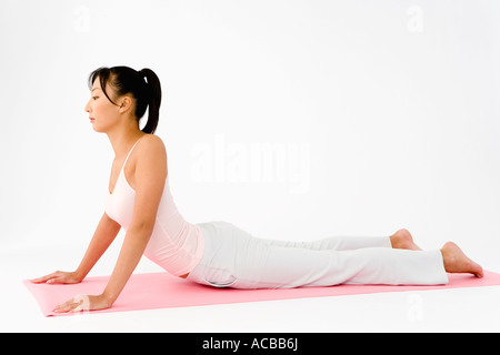 Stretching Woman lying on floor Banque D'Images