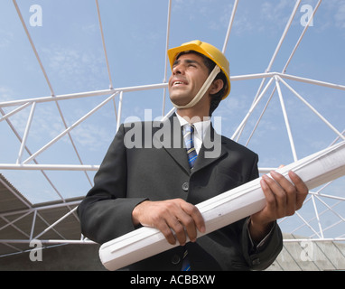 Low angle view of a maintenant un plan sur un site de construction Banque D'Images