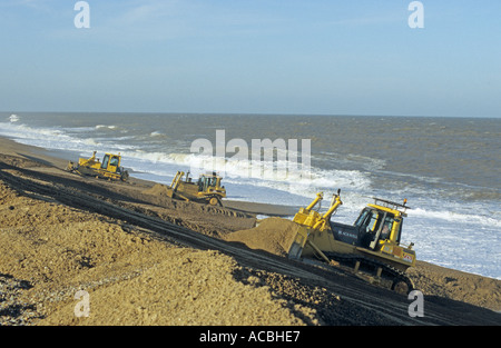 La réparation de bardeaux côtières entre la banque et le claj sur le salthouse North Norfolk Coast, UK Banque D'Images