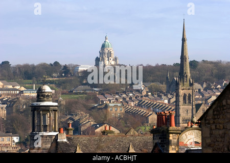 L'horizon avec Lancaster Ashton Memorial dans Williamson Park sur l'horizon Banque D'Images