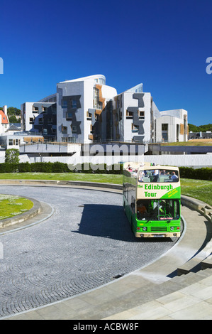 Le bâtiment du parlement écossais Edinburgh Scotland City Tour Bus Banque D'Images