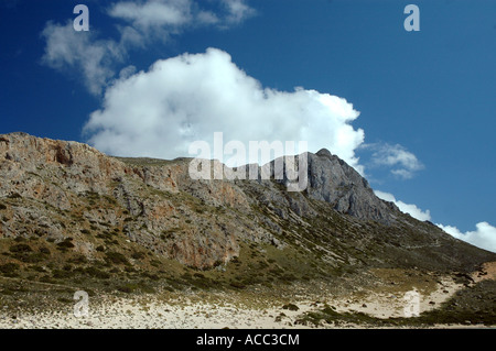 Vu la montagne de Balos Beach sur la péninsule de Gramvoussa occidentale de l'île de Crète en Grèce Banque D'Images