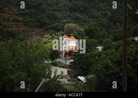 Eglise orthodoxe dans petit village de montagne, l'île de Crète, Grèce Banque D'Images