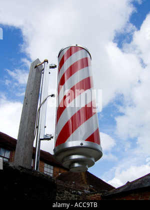 Les barbiers et rouge blanc rayé pole Banque D'Images