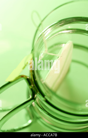 Herbal Tea Bag in Glass Banque D'Images