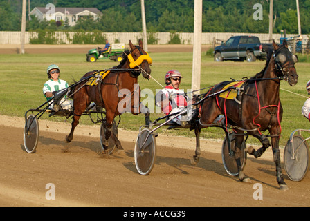 Courses de chevaux trotter faisceau événement tenu au Michigan Croswell Banque D'Images