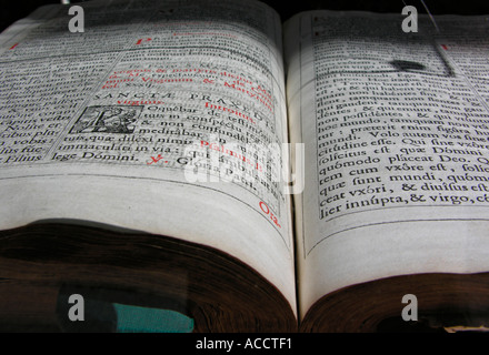 vieille latine bible Banque D'Images