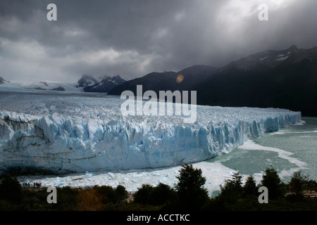 Vue sur le glacier Perito Moreno en Patagonie, Argentine, Amérique du Sud Banque D'Images