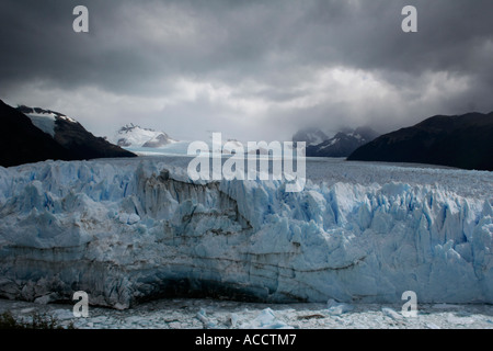 Vue sur le glacier Perito Moreno en Patagonie, Argentine, Amérique du Sud Banque D'Images