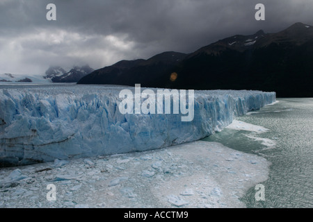 Vue sur le glacier Perito Moreno en Patagonie, Argentine, Amérique du Sud Banque D'Images