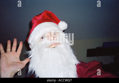 Un homme habillé en père Noël. Banque D'Images