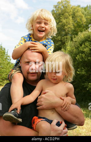 Portrait d'un père avec son fils. Banque D'Images