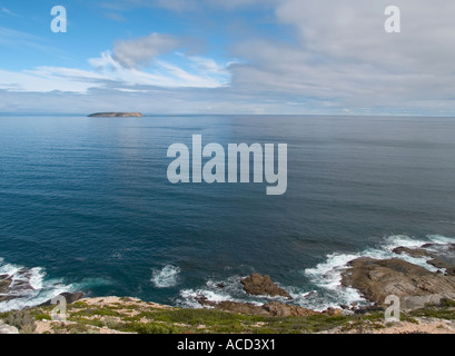 Vue depuis le cap vers l'île spencer à Aubigny avec météo en passant devant. , L'Australie du Sud Banque D'Images