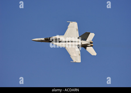 FA-18 Hornet en vol au cours de l'année 2007 Thunder over Louisville Air Show à Louisville Kentucky Banque D'Images