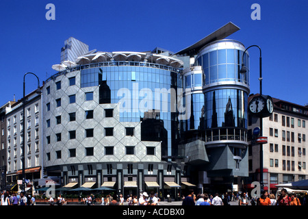 Magasins Shoppers shop à St Stephansplatz, près de la Cathédrale, Vienne, Autriche Banque D'Images