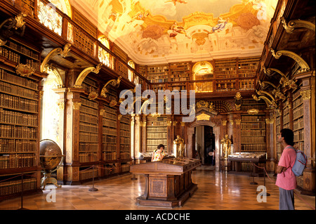 Monastère Stift Melk Abbaye Bénédictine autrichienne Autriche Histoire Historique Centre de l'église Peinture Banque D'Images