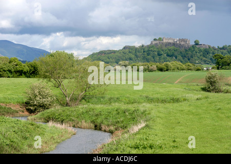 Vue du château de Stirling, À PARTIR DU BORD DE LA CARSE DE STIRLING MOSS ET DE LA FLANDRE À LA EAST, STIRLINGSHIRE, Scotland, UK. Banque D'Images