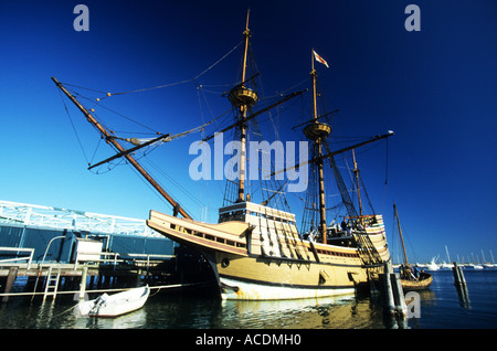 Réplique du Mayflower ou pèlerins amarré à Plymout/Plimouth Massachusetts.USA. Banque D'Images