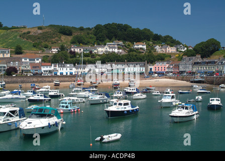 Et échoués sur les bateaux amarrés au port de Gorey Jersey Channel Islands Banque D'Images