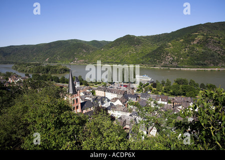 La petite ville de Bacharach situé sur les rives du Rhin. Vallée du Rhin, Allemagne , Europe. Banque D'Images