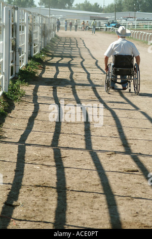 Cowboy dans un fauteuil roulant à un rodéo. ville Cheyenne, Wyoming, USA Banque D'Images