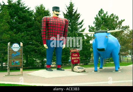 Paul Bunyan folklore monument avec Blue Ox à Bemidji dans le Minnesota USA Banque D'Images