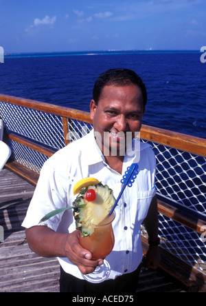 Personnel du bar à cocktail on cruise ship Banque D'Images