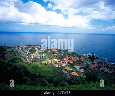 Vieux village de Seixal à l'abrupte northcoast de Madère Portugal Europe. Photo par Willy Matheisl Banque D'Images