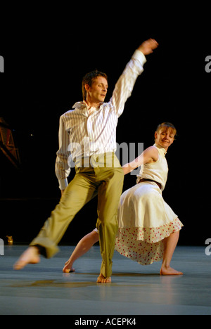 Les membres de la Richard Alston Dance Company en répétition au Sadlers Wells Theatre Mars 2006 Banque D'Images