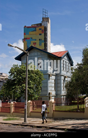 Casa de Ferro ou fer à repasser chambre avec un extérieur plaqué métal, conçu par Eiffel à la fin du 19e siècle, Moputo, le Mozambique, l'Afrique SE Banque D'Images