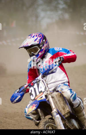 Les coureurs de motocross course pendant de virage Banque D'Images