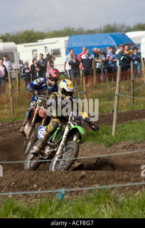 Groupe de coureurs de Motocross course pendant de virage Banque D'Images