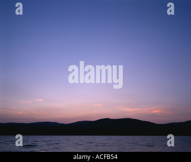 Sunset Loch Insh, Kincroig, parc national de Cairngorm, Highlands, Écosse, Royaume-Uni, GB. Banque D'Images