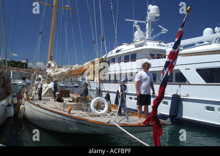 Cambria - William Fife classic yacht à concevoir à partir de 1928 dans le port de Cannes, station d'accueil au sud de la France Banque D'Images