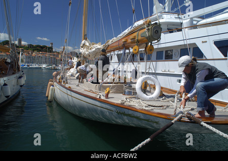 Cambria - William Fife classic yacht à concevoir à partir de 1928 dans le port de Cannes, station d'accueil au sud de la France Banque D'Images