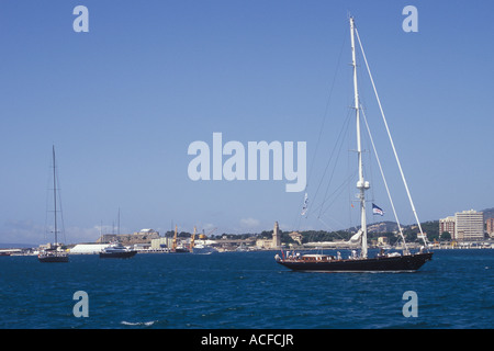 Palma Superyacht Cup 2007 - tôt le matin voir des super yachts à voile Régate de Village - Castilo de San Carlos Banque D'Images